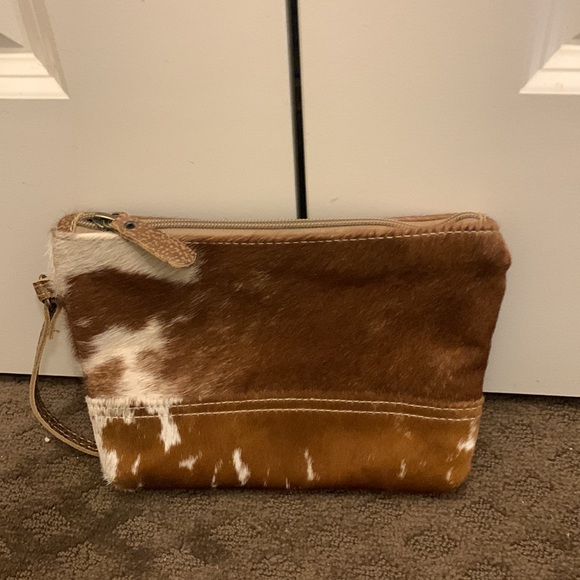 Cowhide wristlet - Picture 2 of 3